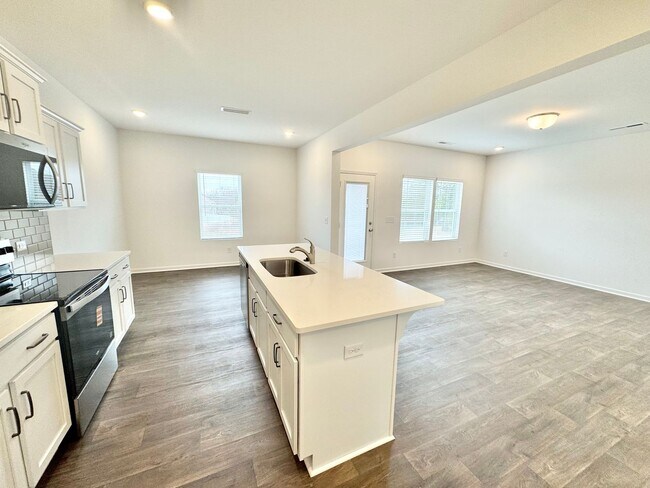 Foto del edificio - NEW Single Family Home - 2.5 Miles to I-85/Minutes from Downtown Salisbury