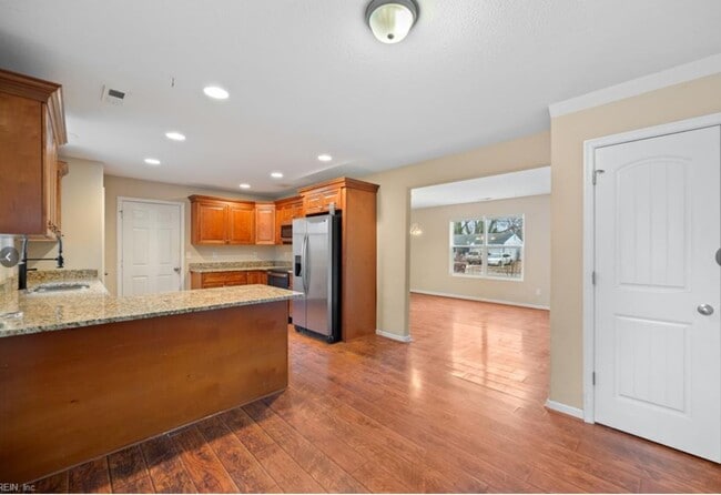 Building Photo - mubarak room 1