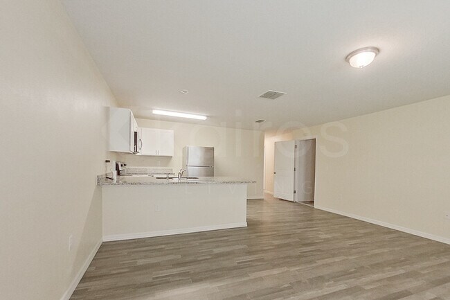 Foto del edificio - 27008 Anthony Ave