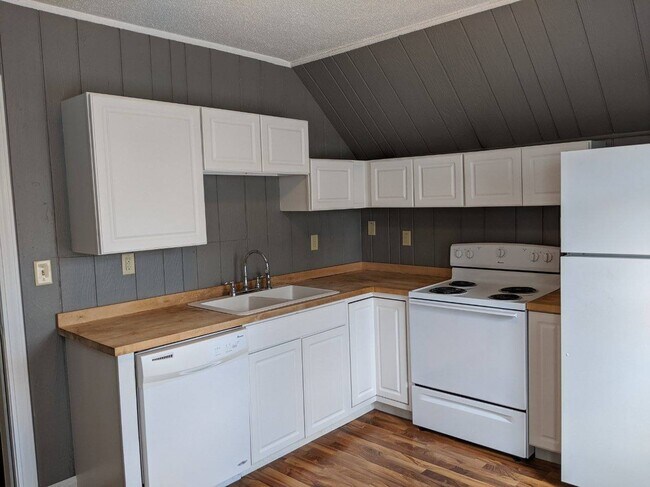 Foto del edificio - 820 Beltrami Ave NW