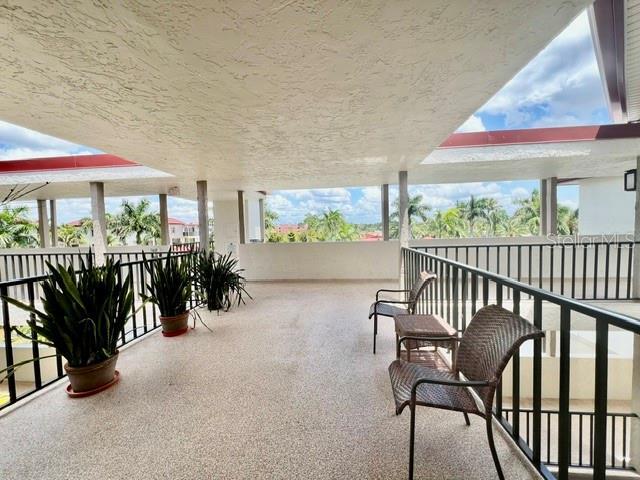 Building Photo - 3220 S Shore Dr
