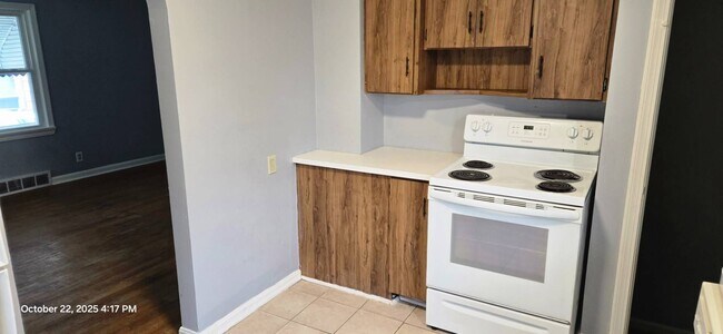 Foto del edificio - Charming 3 - Bedroom Property in Prime Location