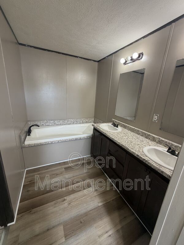 Building Photo - 4950 W Farm Rd 156