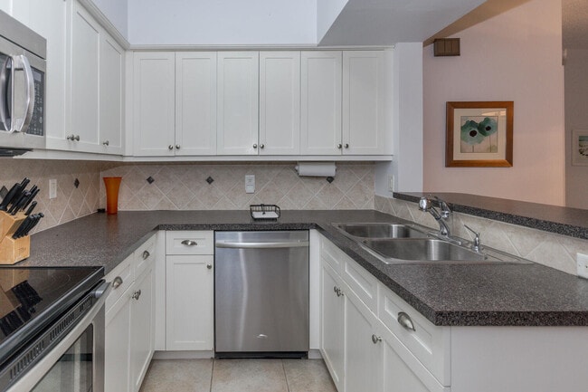 Foto del edificio - 4205 Fairway Dr N