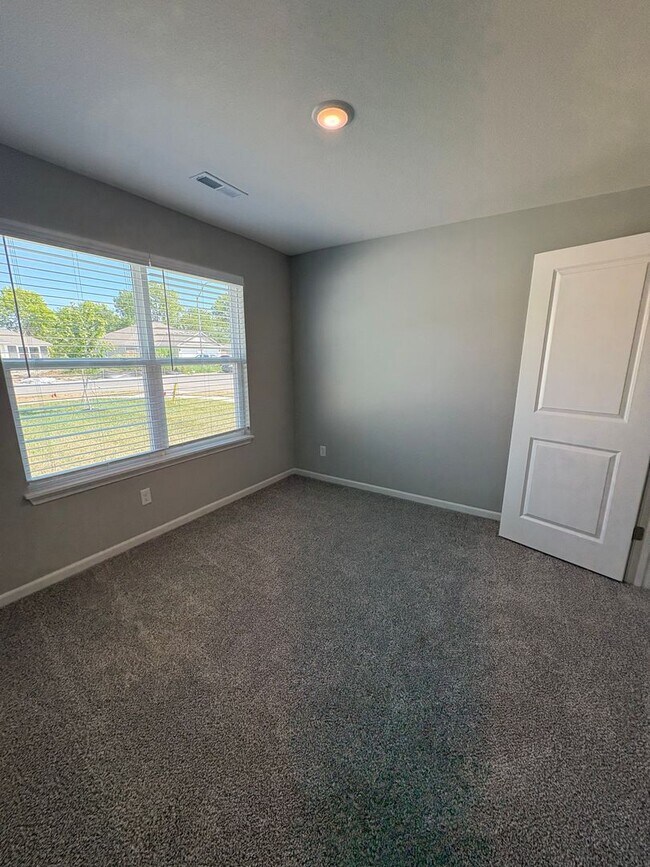 Foto del edificio - 621 Fall Meadow Ln
