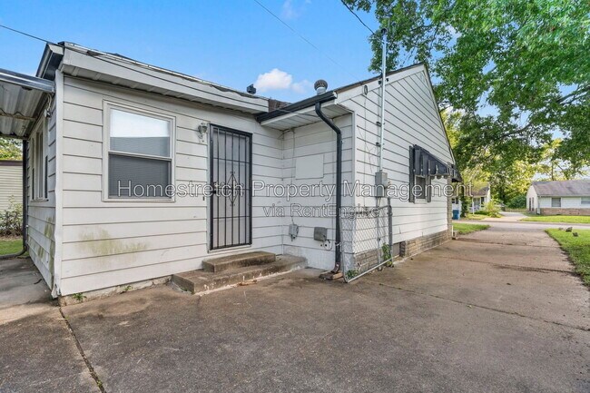 Building Photo - 161 Cameron Rd