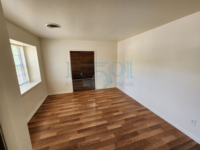 Foto del edificio - *Price Reduction* Nicely Updated Property!...