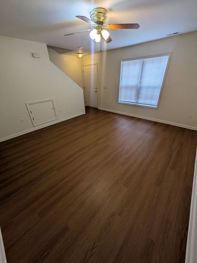 Photo - 2BD/1.5BA Townhome in Strawberry Patch Complex of Hickory
