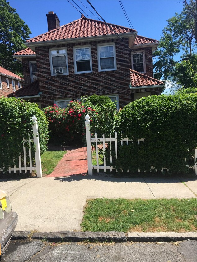 Primary Photo - 460 E 5th St