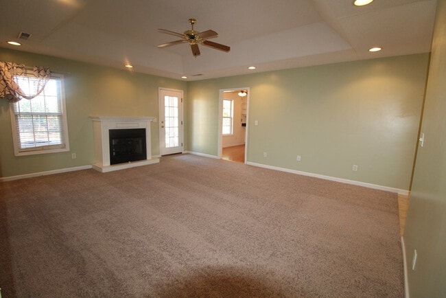 Building Photo - 305 Trillium Ln