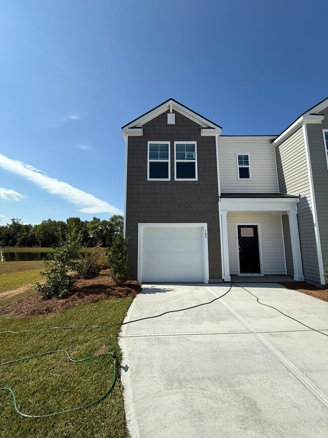 Building Photo - 191 Yarrow Way