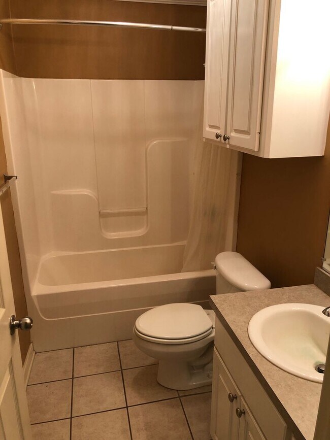 Foto del edificio - 505 Edge Water Branch Dr