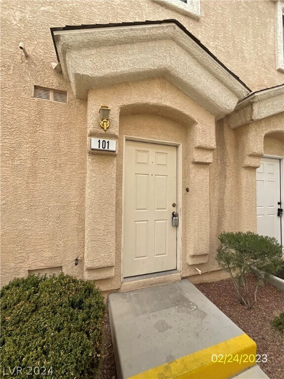 Primary Photo - 3015 Errol Flynn St