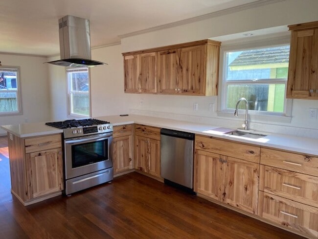 Building Photo - Beautifully done, 2/1 house in Eureka