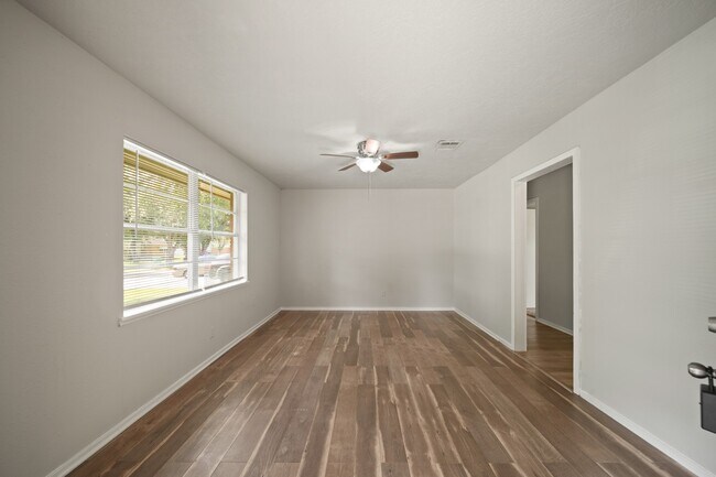 Foto del edificio - 2206 Hickory Ln