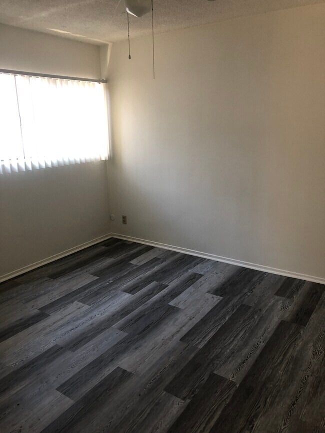 Foto del edificio - 10925 Peach Grove St