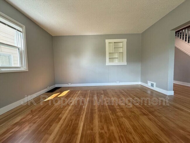 Foto del edificio - 913 5th Ave N
