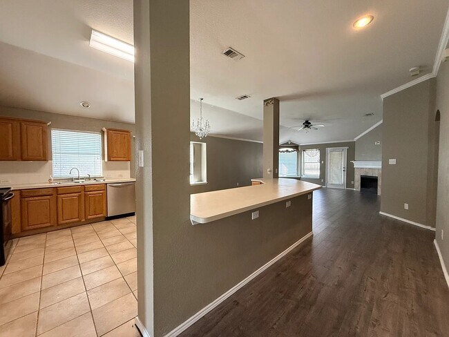 Foto del edificio - 6716 Spencer Dr