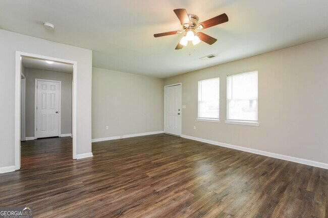 Foto del edificio - 250 N Bluff Rd