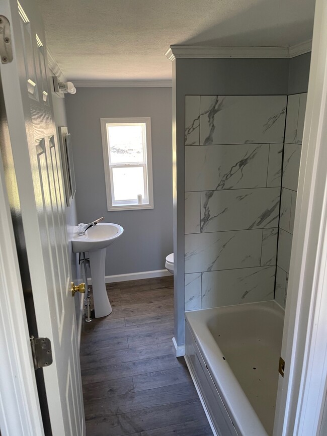 bathroom - 517 White St