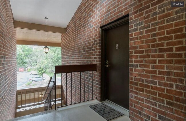 Building Photo - 2114 Turtle Creek Dr