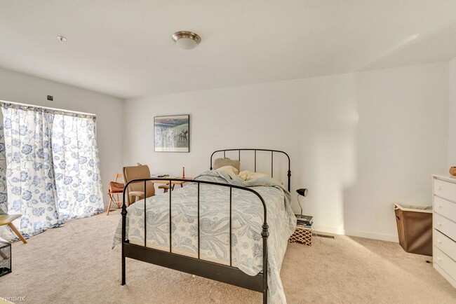 Building Photo - 3 br, 2.5 bath House - 850 Estes Street
