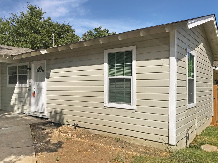 Foto principal - 1007 E Davis Ave