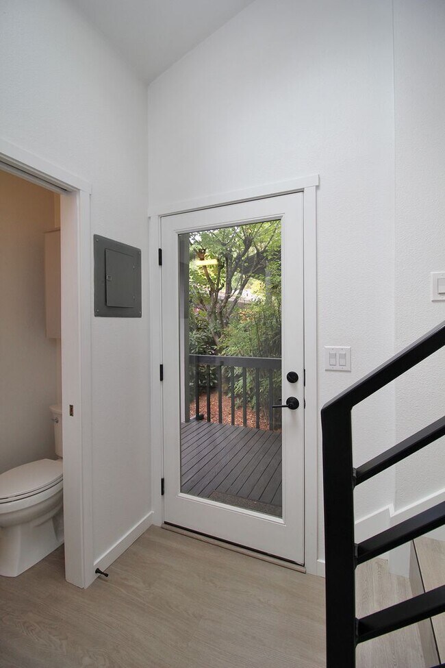 Foto del edificio - Updated Sleek 2 Bed/1.5 Bath Townhome in J...