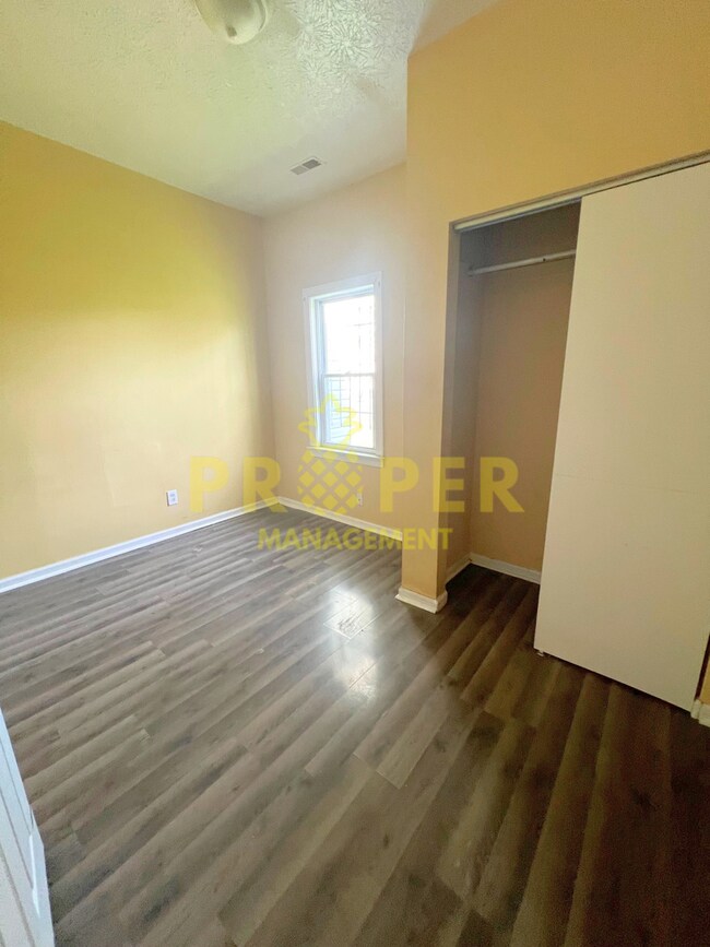 Building Photo - 3 bedrooms 1 bathrooms house for rent