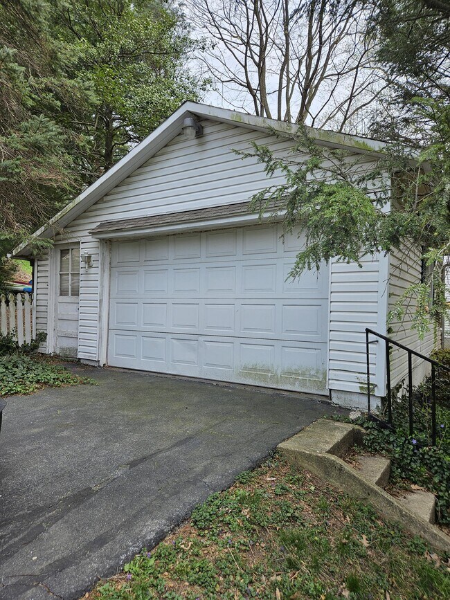 Building Photo - 45 Froelich Ave