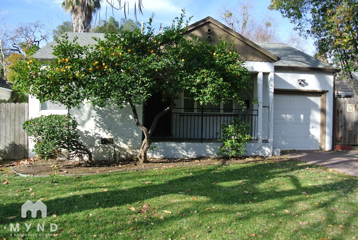 Foto principal - 2141 Royal Oaks Dr