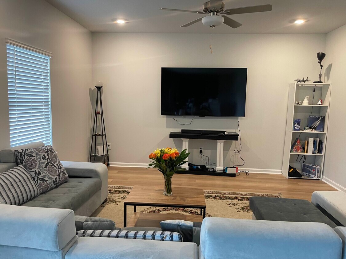 Foto principal - 28540 Brian Ln