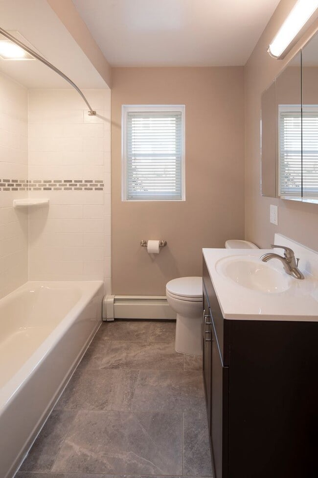 Interior Photo - The Courtyard @ Clifton: In-Unit Washer & Dryer, Heat, Hot & Cold Water, Gas Included, and Bark P...