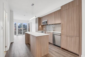 Building Photo - 88 Bathurst St