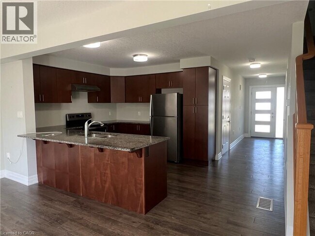 Building Photo - 88 Nieson St