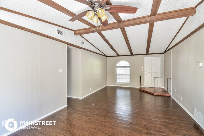Building Photo - 13910 Brays Forest