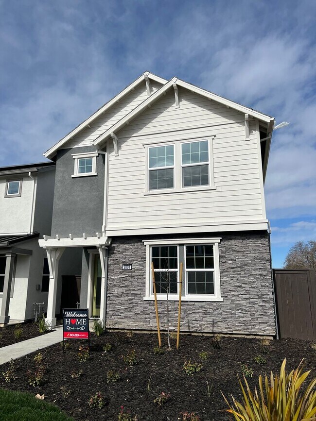 Foto del edificio - Single Family Natomas