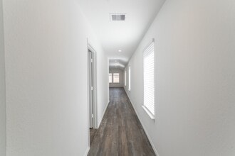 Building Photo - 24314 Pebble Cres Ln