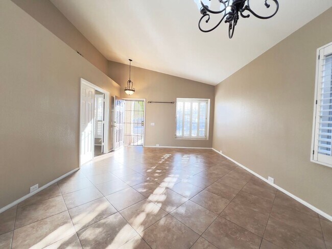 Foto del edificio - Beautiful Spacious 4bd 2ba one-story home