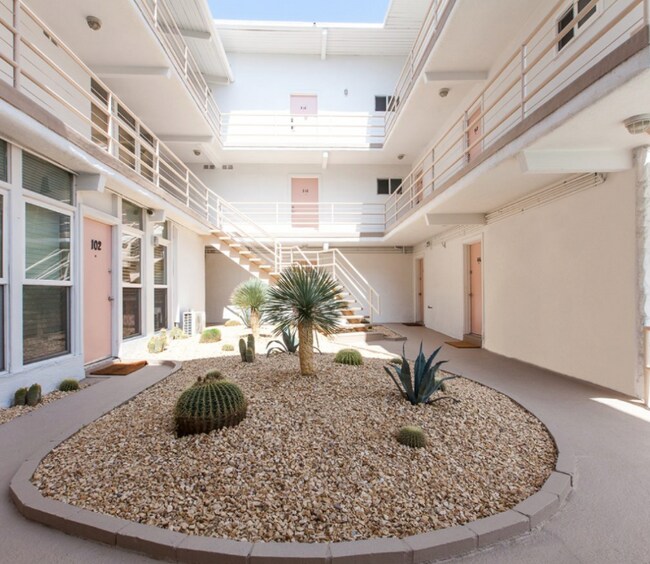 Foto del edificio - 6873 Franklin Ave