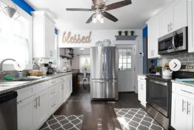 Building Photo - 4 Bedroom with a Hot Tub in the heart of t...