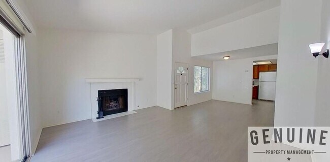 Building Photo - $500 OFF FIRST MONTH-2Bd 2Ba Upper Level C...