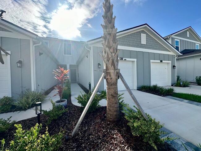 Building Photo - Like New 2/2 Townhome in St Johns County