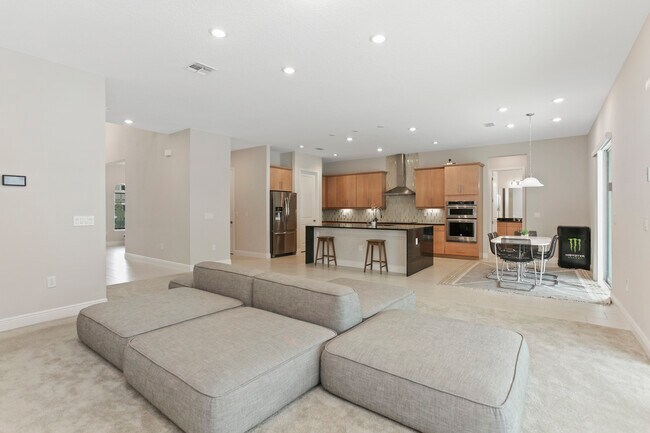 Building Photo - 8235 Ludington Cir