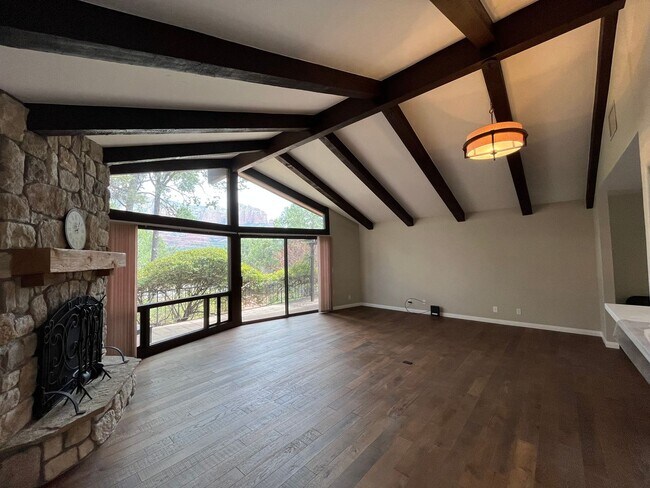 Building Photo - HOME- UPTOWN- RED ROCK VIEWS