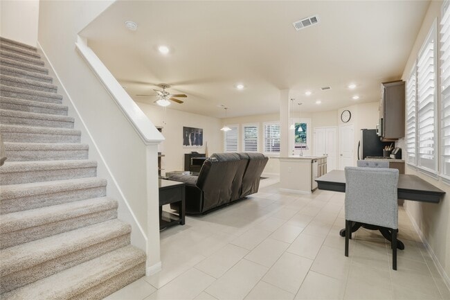Building Photo - 7335 Hinsdale Dr