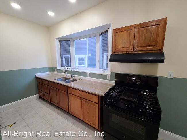 Building Photo - 3 br, 1 bath House - 90 Gilman #1
