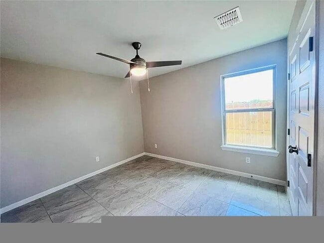 Foto del edificio - 2 Bedroom Duplex in Mission