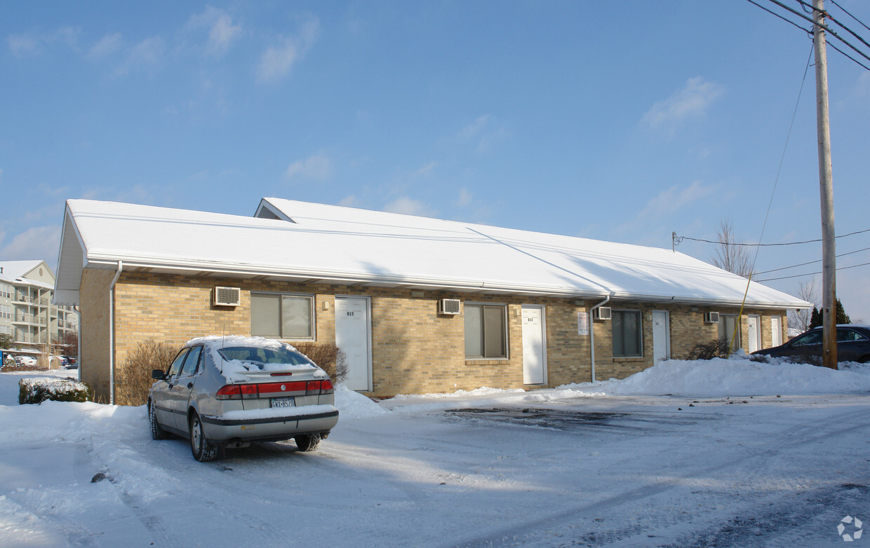 Building Photo - 807-815 W Cherry Ln