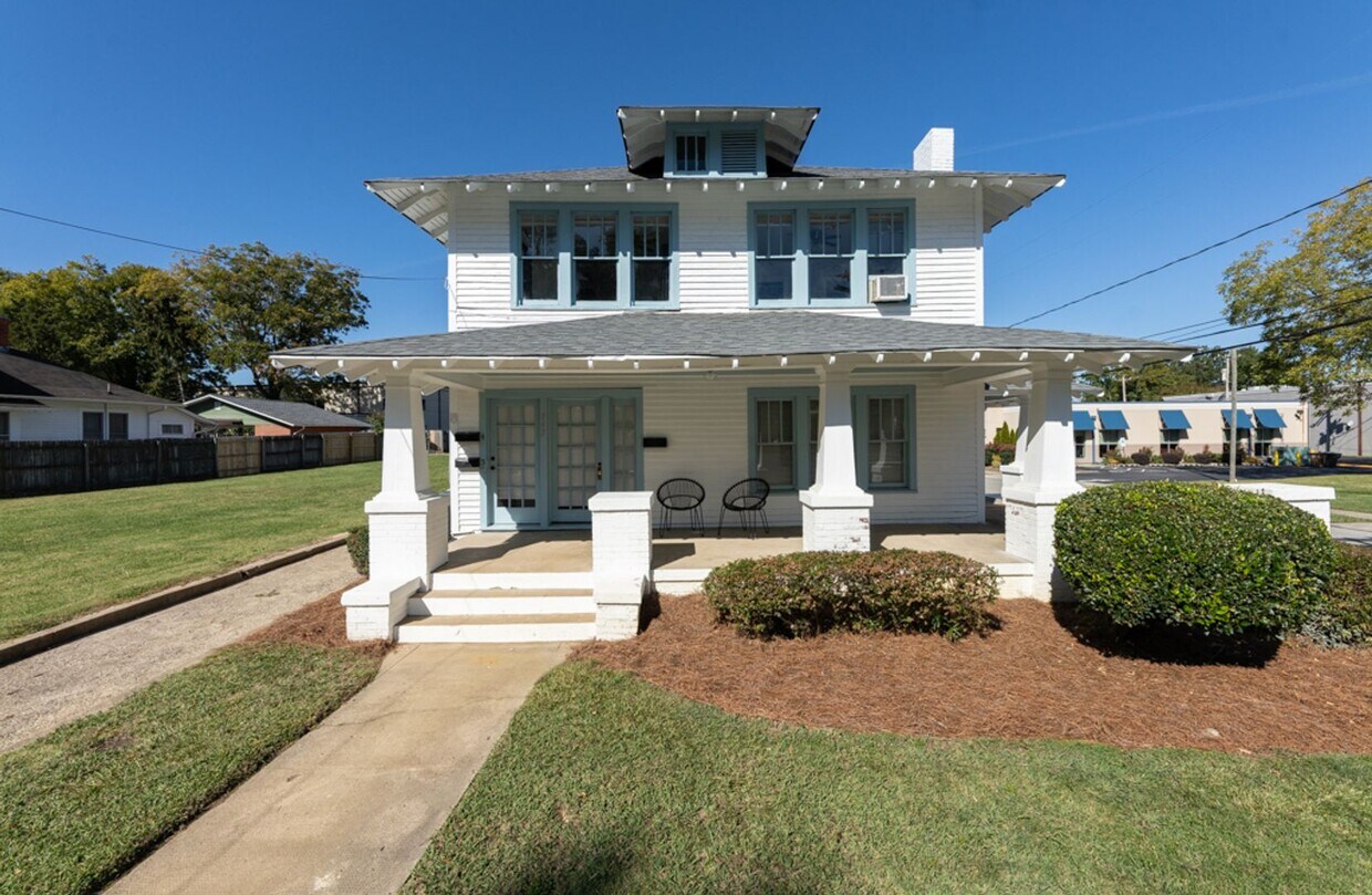 Primary Photo - 747 Park Avenue